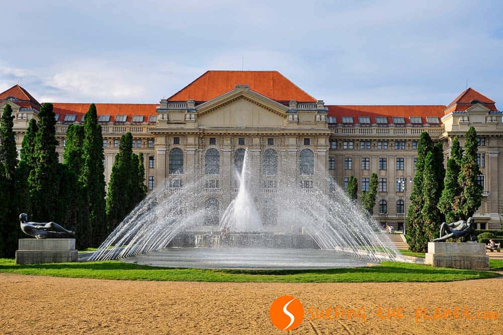 University of Debrecen University of Debrecen