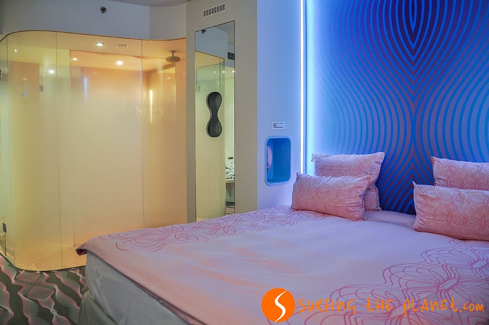 Room and Bed Nhow Berlin