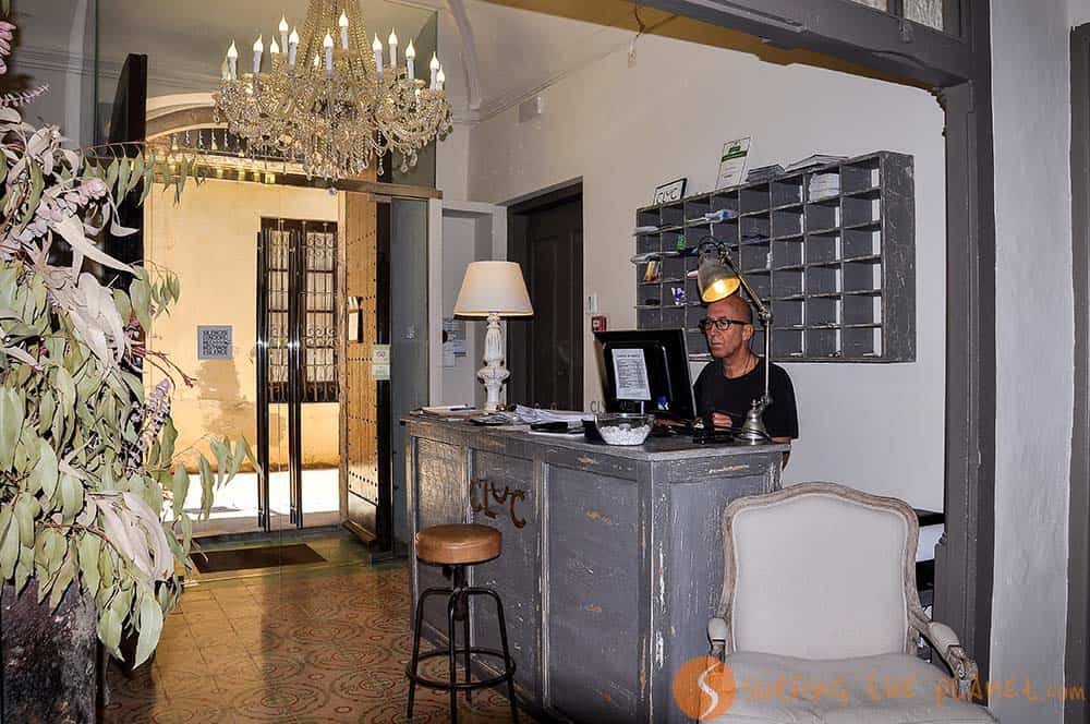 Cluc Hotel Reception