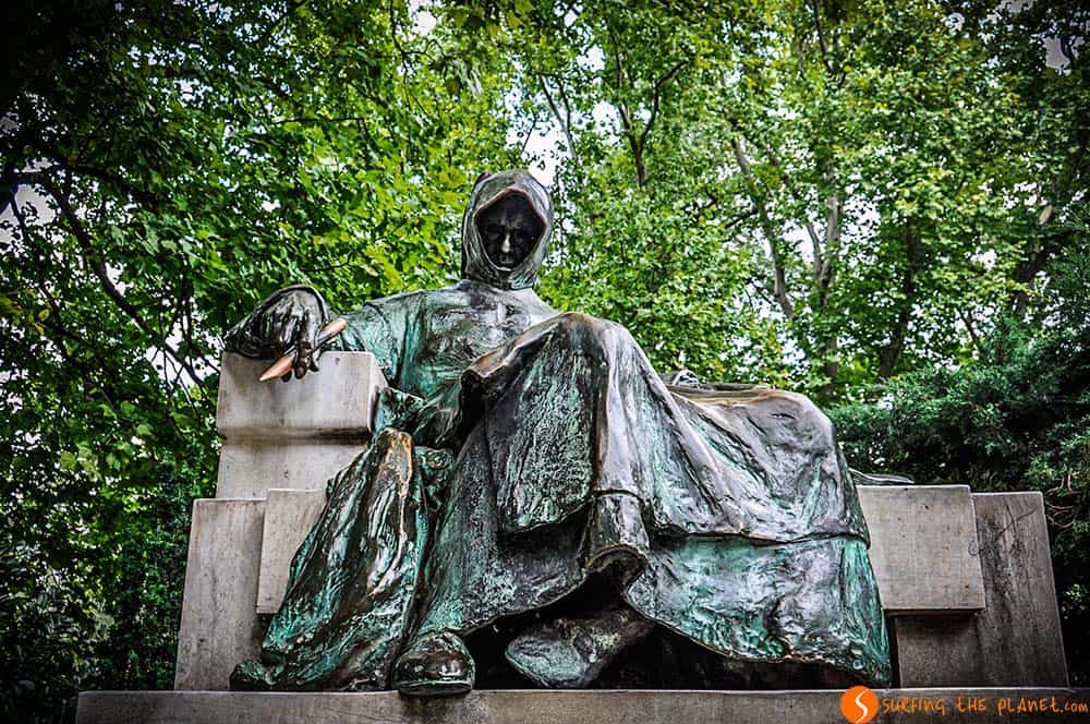 Anonymous Sculpture in the City Park - Visit Budapest