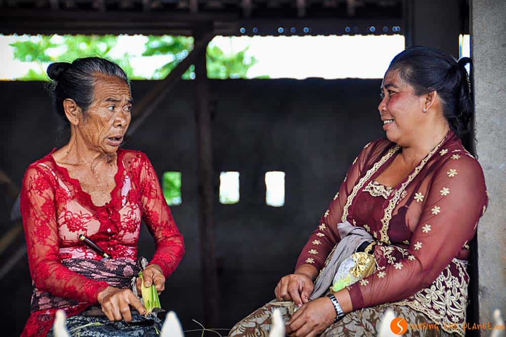 Bali Traditions - Women dressed in colorful clothes