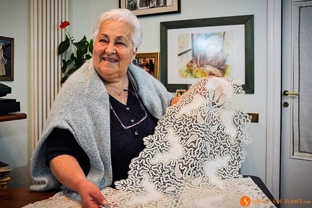 Embroidery made with Bobbin laces