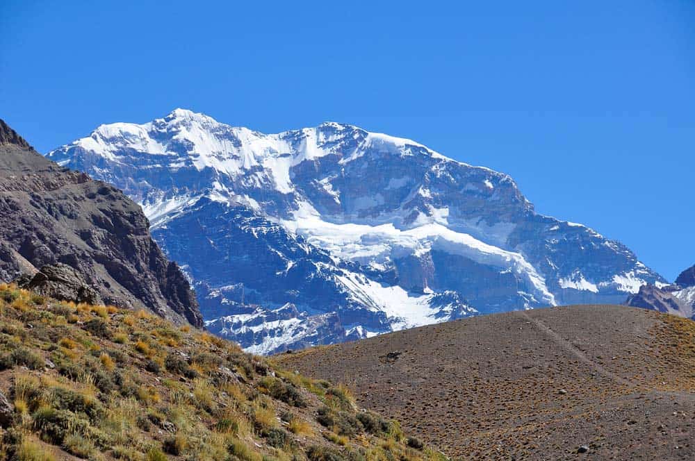 El pico del Aconcagua, cerca de Mendoza, Argentina El pico del Aconcagua, cerca de Mendoza, Argentina