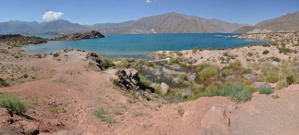 Embalse de Potrerillos, cerca de Mendoza Embalse de Potrerillos, cerca de Mendoza