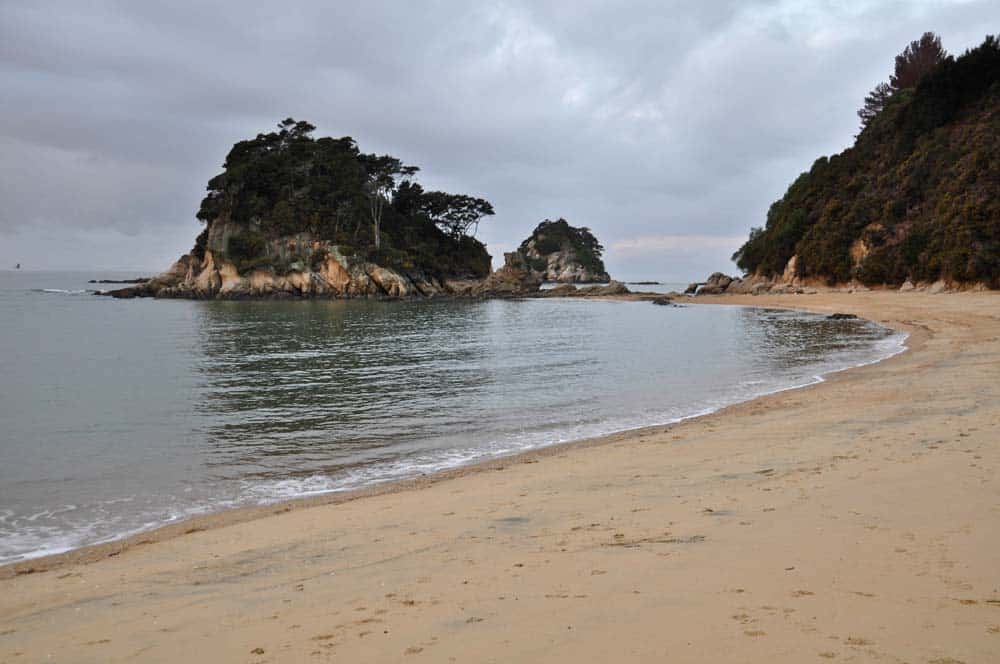 spiaggia piccola Kaiteriteri, Abel Tasman | Viaggio in Nuova Zelanda spiaggia piccola Kaiteriteri, Abel Tasman | Viaggio in Nuova Zelanda