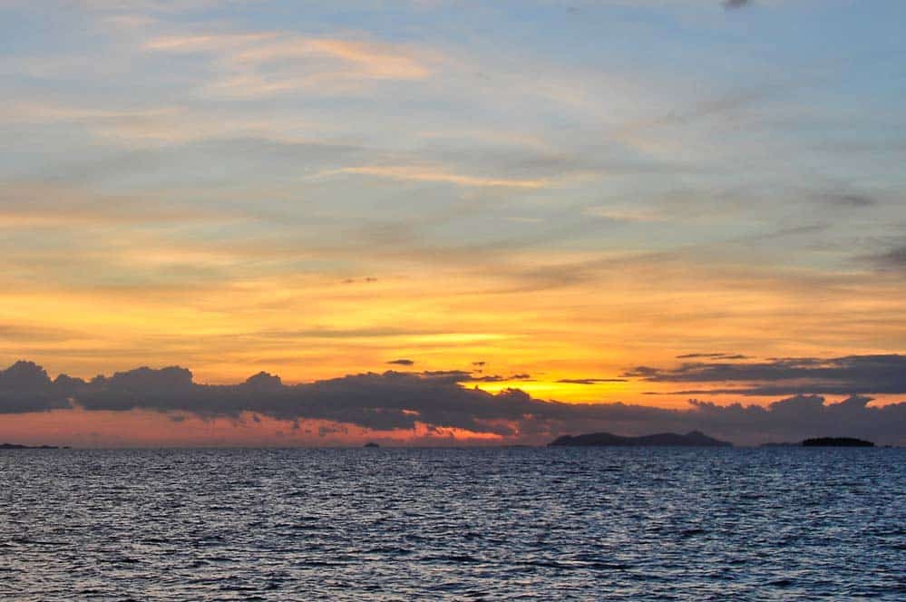 Spettacolare tramonto nell'isola di Bounty alle Fiji