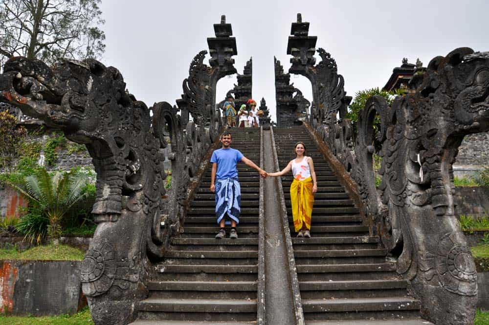 Scalinata nel tempio di Pura Besakih vicino a Padang Bai a Bali | Viaggio Indonesia