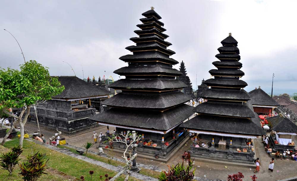 Tempio Pura Besakih vicino a Padang Bai a Bali | Viaggio Indonesia