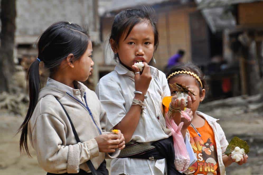 Bambini nel villaggio di Huey Sen Bambini nel villaggio di Huey Sen