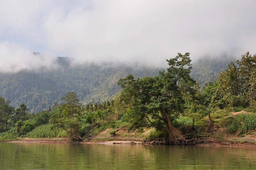 Paesaggio del fiume Nam Ou river a Laos Paesaggio del fiume Nam Ou river a Laos
