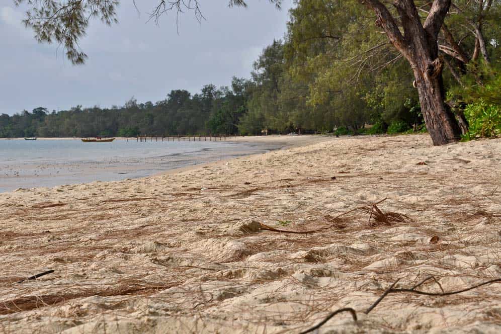 Playa tranquila, isla de Koh Ta Kiev, Camboya Playa tranquila, isla de Koh Ta Kiev, Camboya