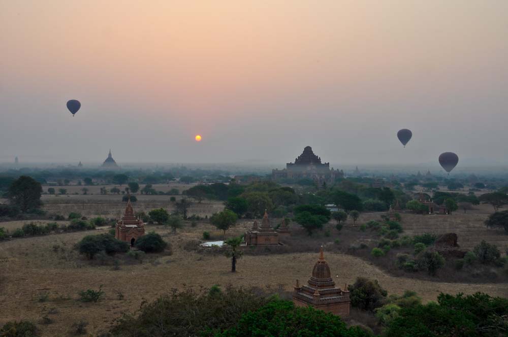 Sunrise in Shwesandaw Paya