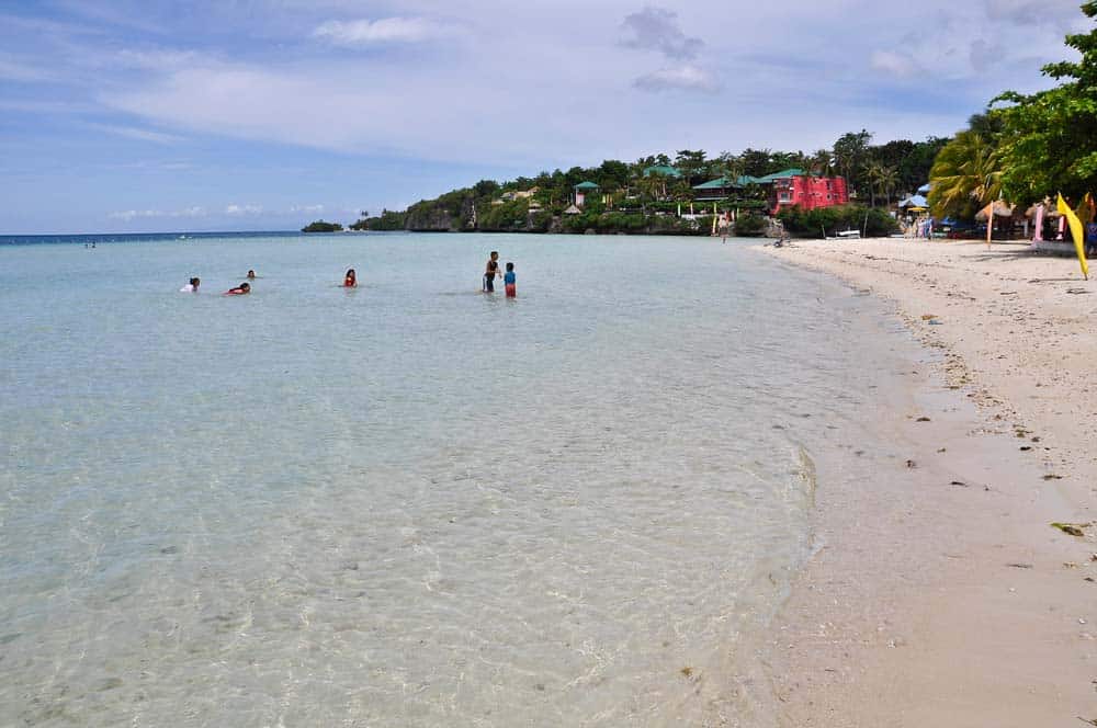 Playa de la bahía de Santiago, Camotes, Filipinas Playa de la bahía de Santiago, Camotes, Filipinas