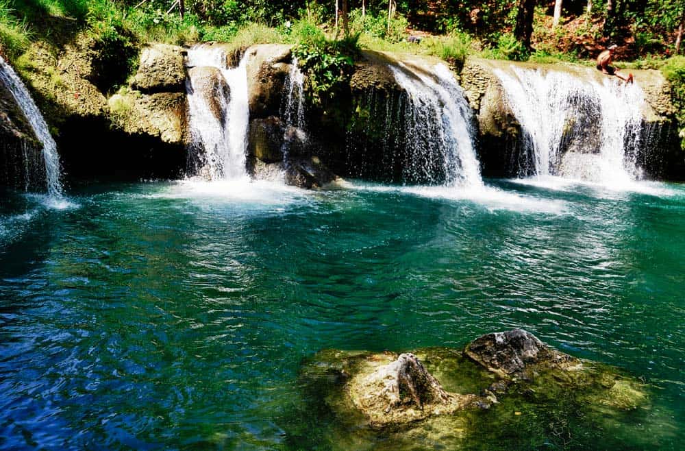 Cambugahay Falls, isla de Siquijor, Filipinas Cambugahay Falls, isla de Siquijor, Filipinas