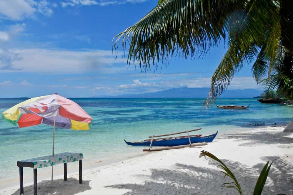 Calma en Playa San Juan, isla de Siquijor, Filipinas Calma en Playa San Juan, isla de Siquijor, Filipinas