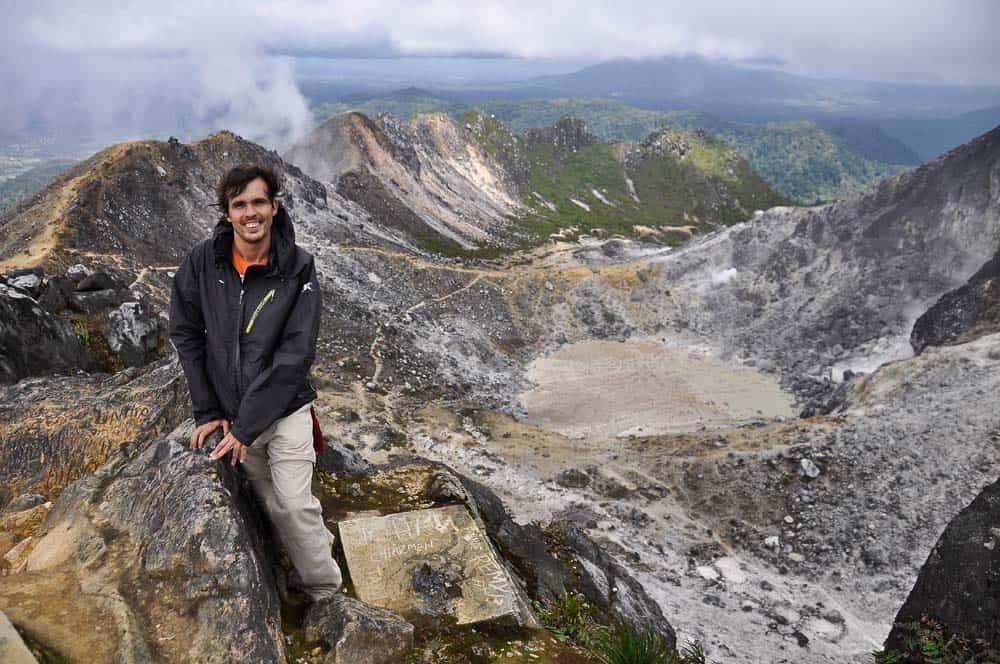 Sul cratere del vulcano Gunung Sibayak a Berastagi | Viaggio Indonesia Sul cratere del vulcano Gunung Sibayak a Berastagi | Viaggio Indonesia