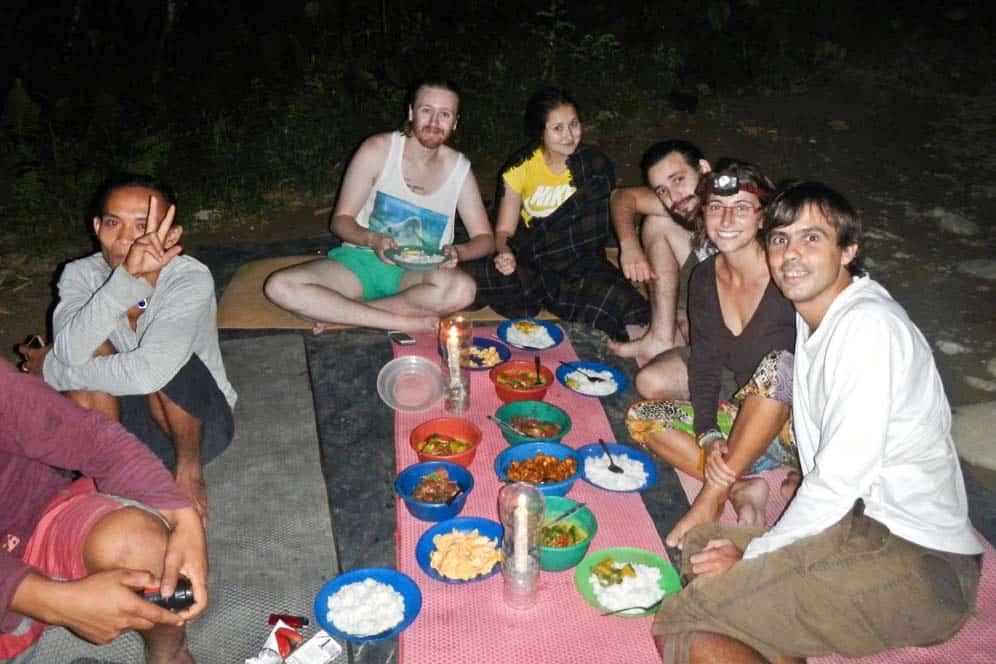 Cena durante il trekking a Bukit Lawang | Viaggio Indonesia Cena durante il trekking a Bukit Lawang | Viaggio Indonesia