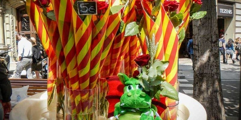 Rosas con el dragón Sant Jordi