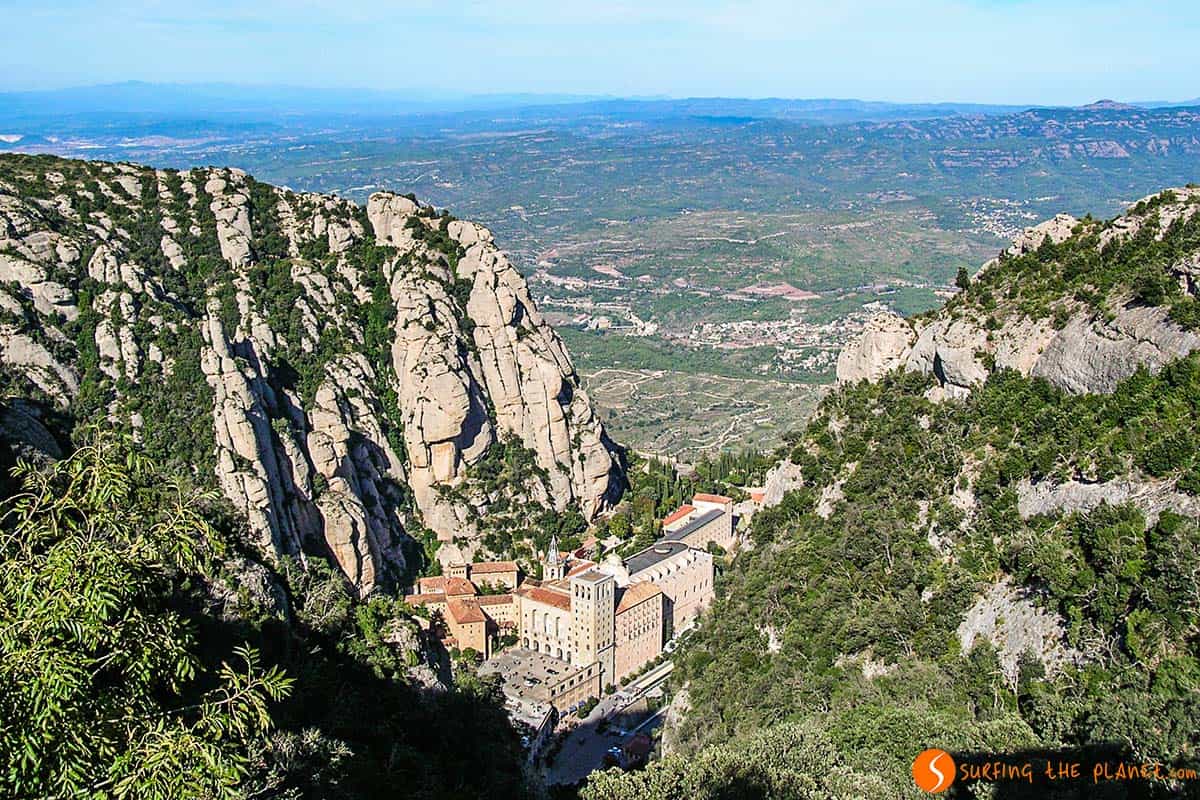 Monasterio de Montserrat desde el Funicular de Sant Joan, Barcelona, Cataluña | Qué ver y hacer en Montserrat Monasterio de Montserrat desde el Funicular de Sant Joan, Barcelona, Cataluña | Qué ver y hacer en Montserrat