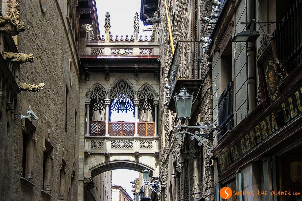 Carrer Bisbe, Barcelona, Cataluña | Que ver en Barcelona en 2 días Carrer Bisbe, Barcelona, Cataluña | Que ver en Barcelona en 2 días