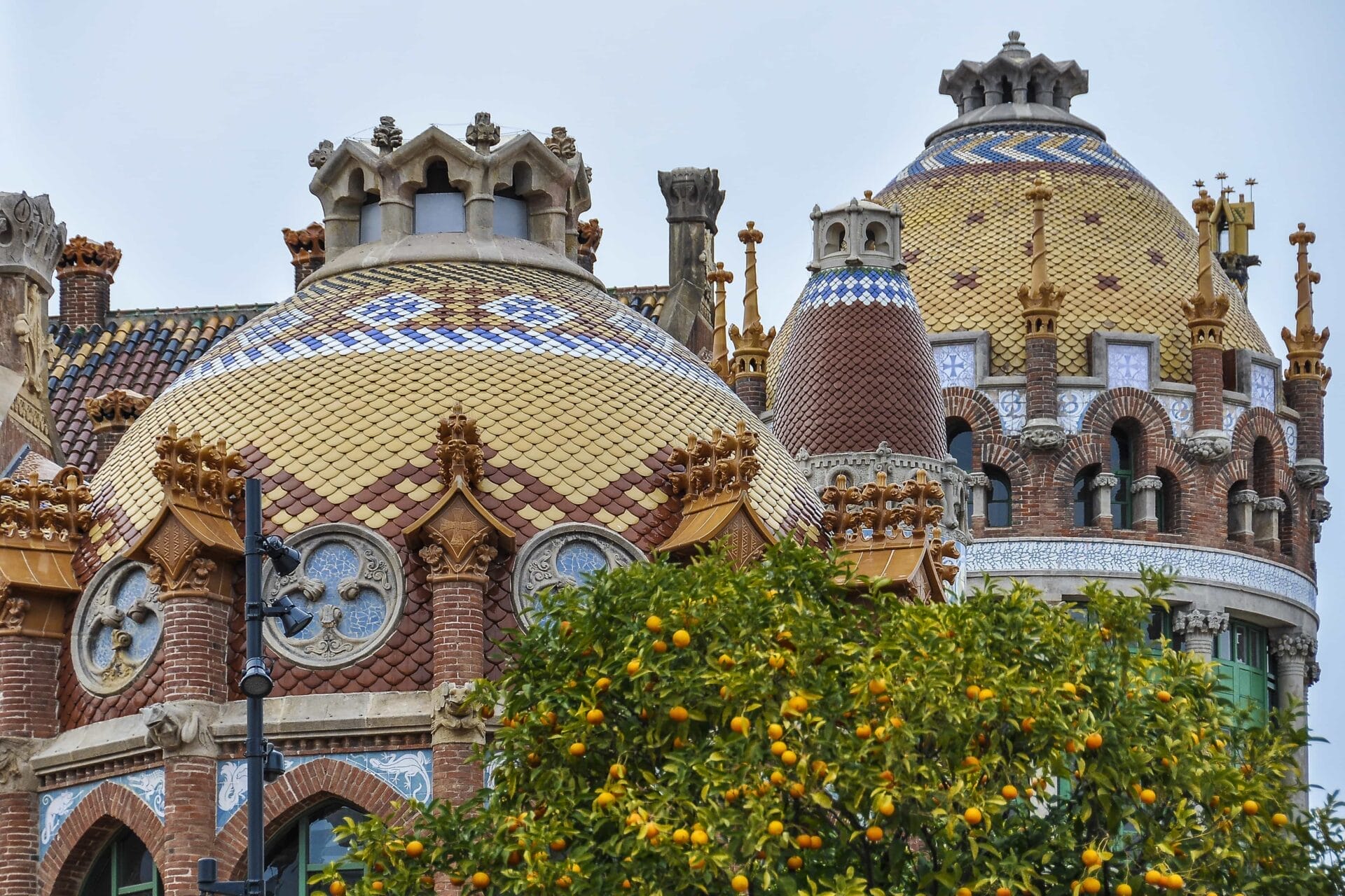 Techos de colores Hospital San Pau |que hacer en Barcelona Techos de colores Hospital San Pau |que hacer en Barcelona