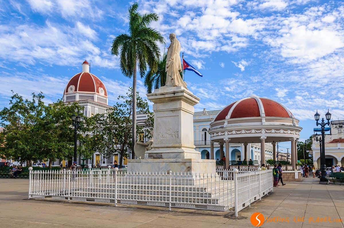 Plaza Jose Marti, Cienfuegos, Cuba | Que ver en Cienfuegos Plaza Jose Marti, Cienfuegos, Cuba | Que ver en Cienfuegos