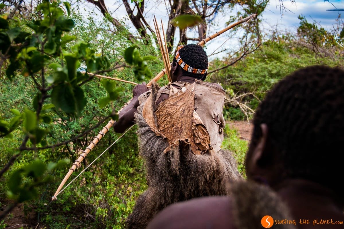 Cazando con los bosquimanos Hadza en Lago Eyasi Cazando con los bosquimanos Hadza en Lago Eyasi