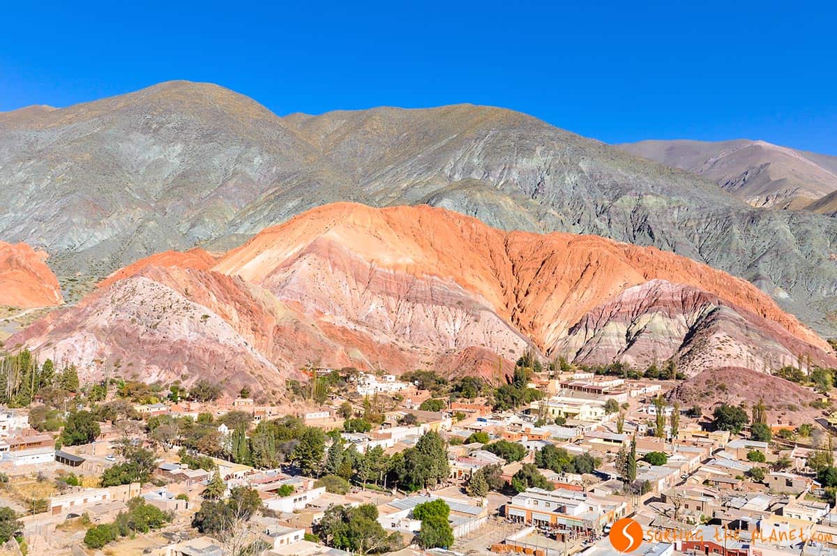 Distant view of Cerro de los Siete Colores, Purnamarca | Que hacer en Argentina