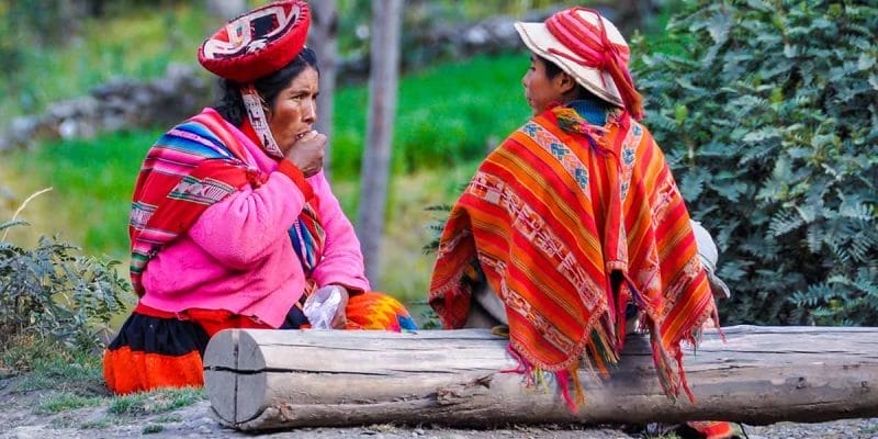 Quechua familia en los Andes, Perú