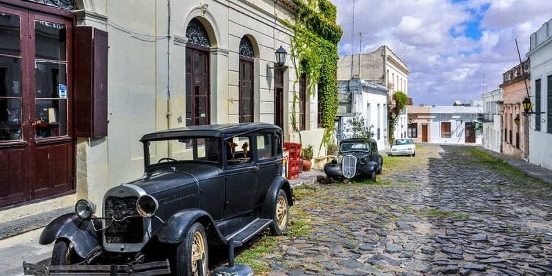 Coche negro de época, Colonia del Sacramento, Uruguay