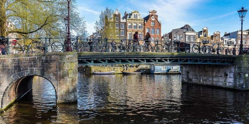 Que ver en Amsterdam en 4 días | Canales y casas pintorescos, Amsterdam