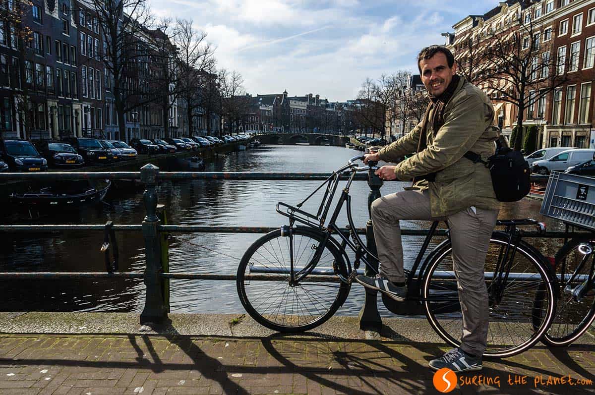 Paseo en bici, Amsterdam | 50 imprescindibles que ver y hacer en Ámsterdam Paseo en bici, Amsterdam | 50 imprescindibles que ver y hacer en Ámsterdam