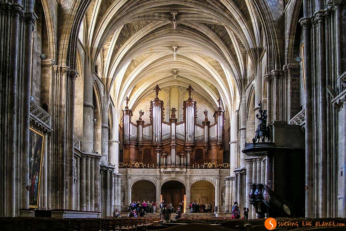 Interior of the Cathedral, Bordeaux, France | Things to see and do in Bordeaux Interior of the Cathedral, Bordeaux, France | Things to see and do in Bordeaux