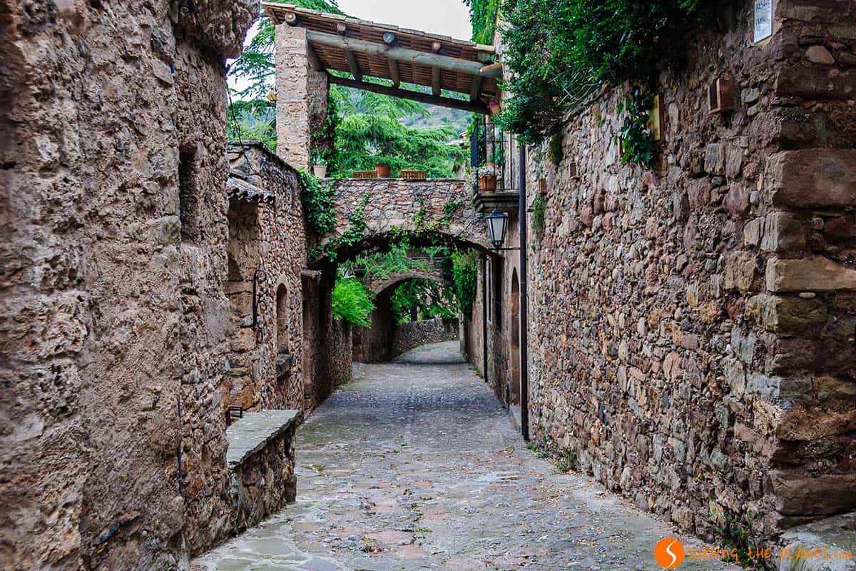 Calle medieval, Mura, Cataluña | 20 Fines de semana románticos en Cataluña