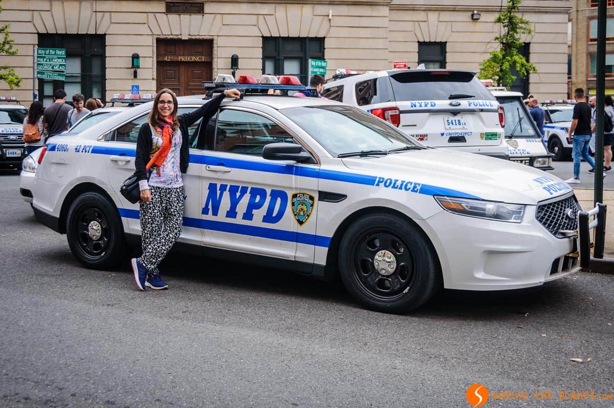 Comisaría de policía, El Bronx, Nueva York | Tour contrastes de Nueva York Comisaría de policía, El Bronx, Nueva York | Tour contrastes de Nueva York