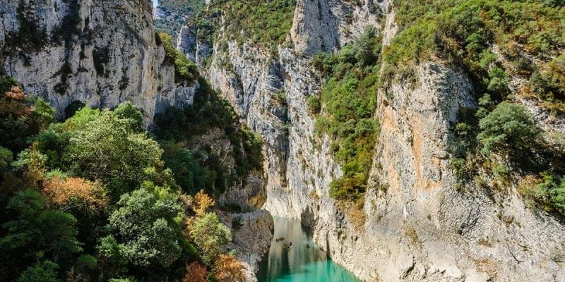 Kayaks entrando en el Congost de Mont-Rebei, Cataluña
