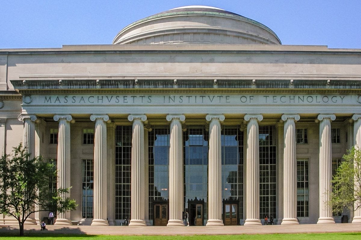 Entrada principal, MIT, Boston, Estados Unidos Entrada principal, MIT, Boston, Estados Unidos