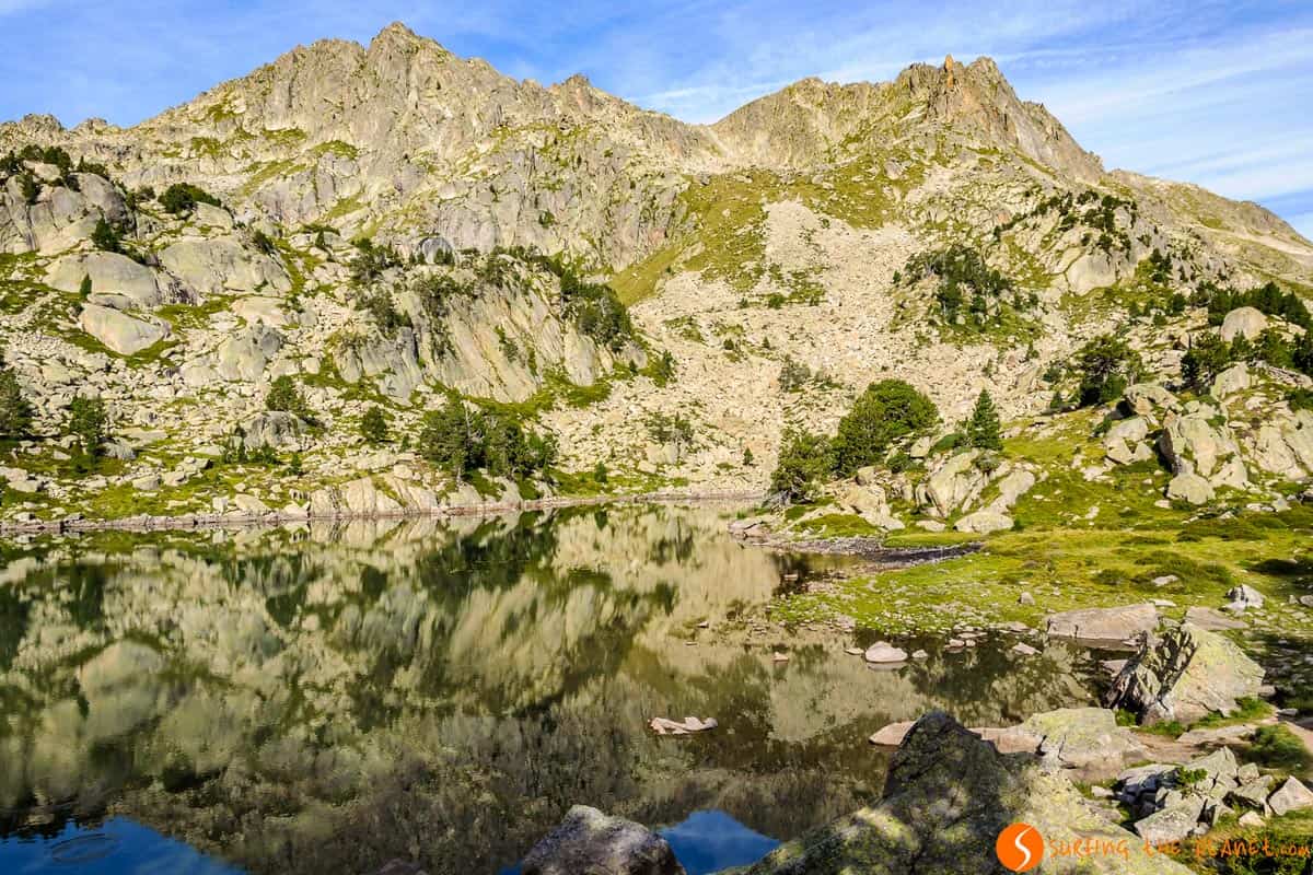 Reflejo en Estany de Obagues de Ratera, Parque Nacional de Aigüestortes, Cataluña | Carros de Foc Reflejo en Estany de Obagues de Ratera, Parque Nacional de Aigüestortes, Cataluña | Carros de Foc