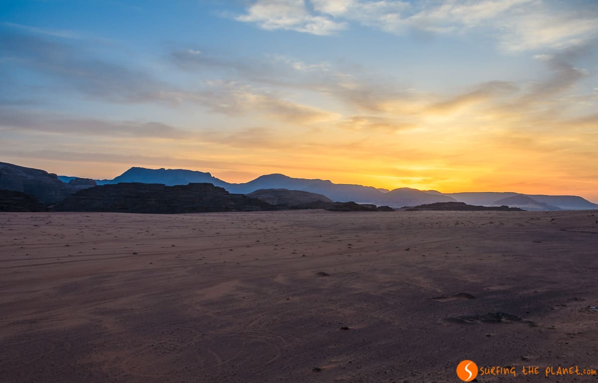 Amanecer, Desierto de Wadi Rum, Jordania Amanecer, Desierto de Wadi Rum, Jordania