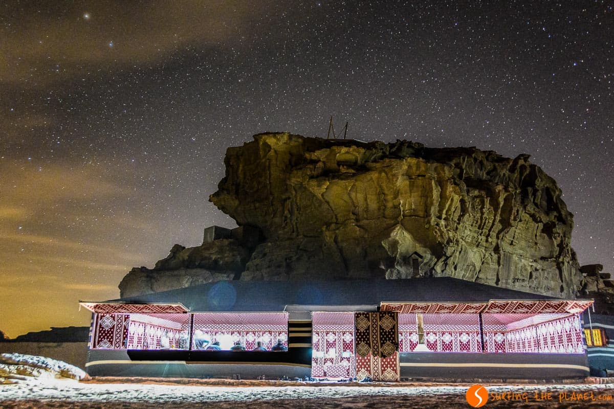 Noche con estrellas, Desierto de Wadi Rum, Jordania | 15 días en Jordania Noche con estrellas, Desierto de Wadi Rum, Jordania | 15 días en Jordania