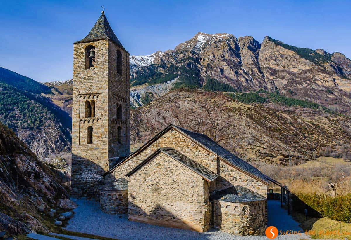 Exterior de Sant Joan de Boí, Vall de Boí, Cataluña Exterior de Sant Joan de Boí, Vall de Boí, Cataluña