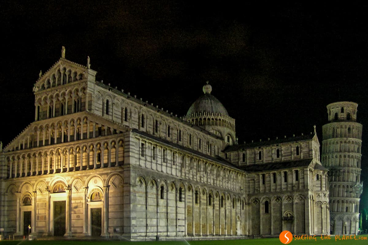 Luces nocturnas, Plaza de los Milagros, Pisa, Italia