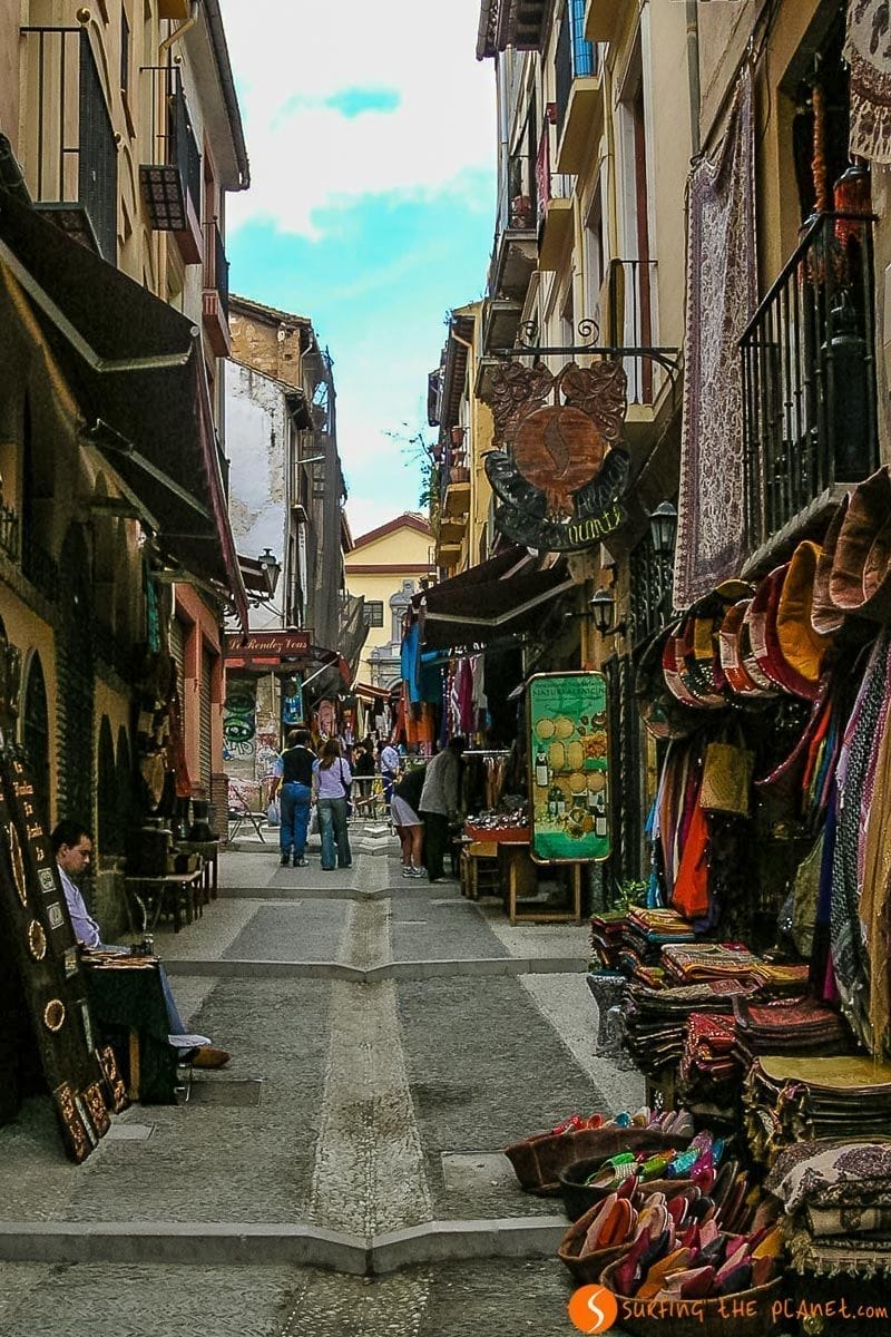 Calle Teterías, Granada, España | Qué ver y hacer en Granada en 2 días Calle Teterías, Granada, España | Qué ver y hacer en Granada en 2 días