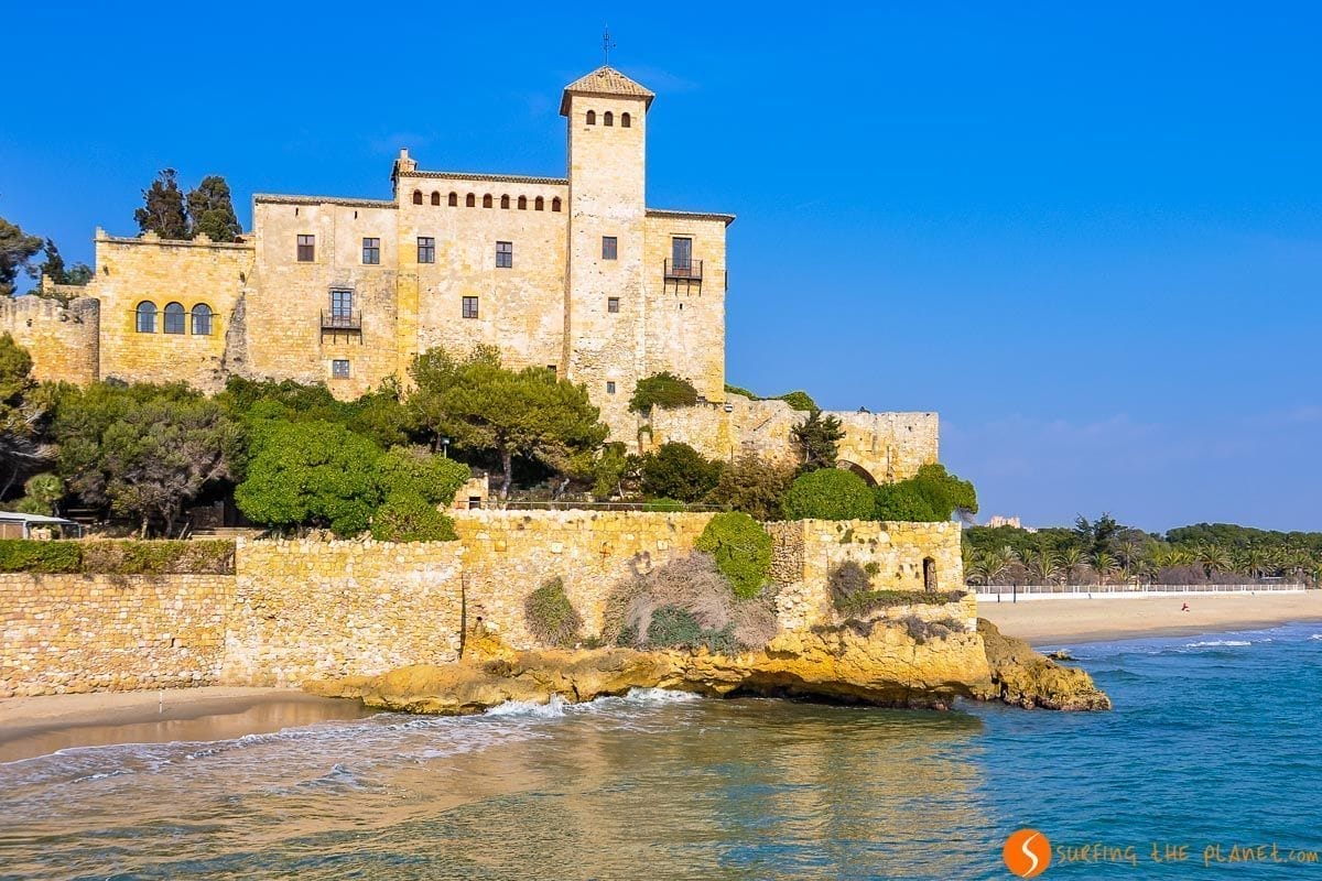 Playa del Castillo de Tamarit, Cataluña, España Playa del Castillo de Tamarit, Cataluña, España