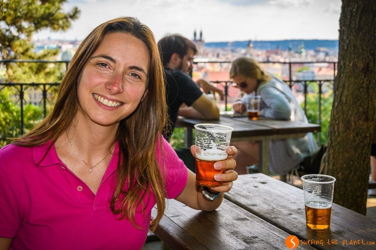 Cervecería en Letna, Praga, República Checa Cervecería en Letna, Praga, República Checa