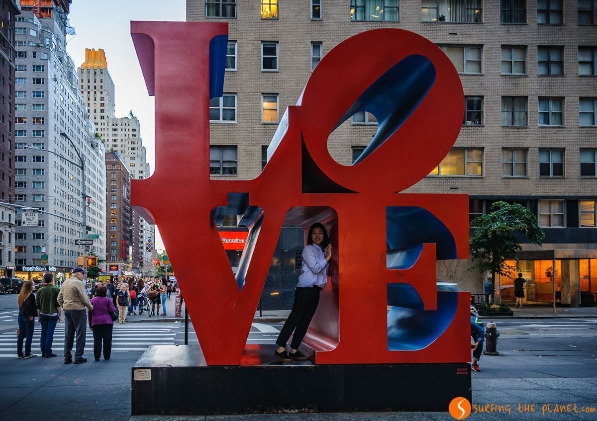 Escultura de LOVE, Midtown, Nueva York, Estados Unidos Escultura de LOVE, Midtown, Nueva York, Estados Unidos