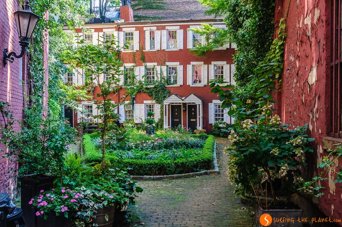 Grove Court, Greenwich Village, The Village, Nueva York, Estados Unidos | Qué barrios visitar en Nueva York Grove Court, Greenwich Village, The Village, Nueva York, Estados Unidos | Qué barrios visitar en Nueva York