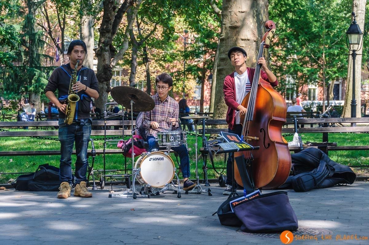 Músicos, Washington Square Park, The Village, Nueva York, Estados Unidos | Parques de Nueva York Músicos, Washington Square Park, The Village, Nueva York, Estados Unidos | Parques de Nueva York
