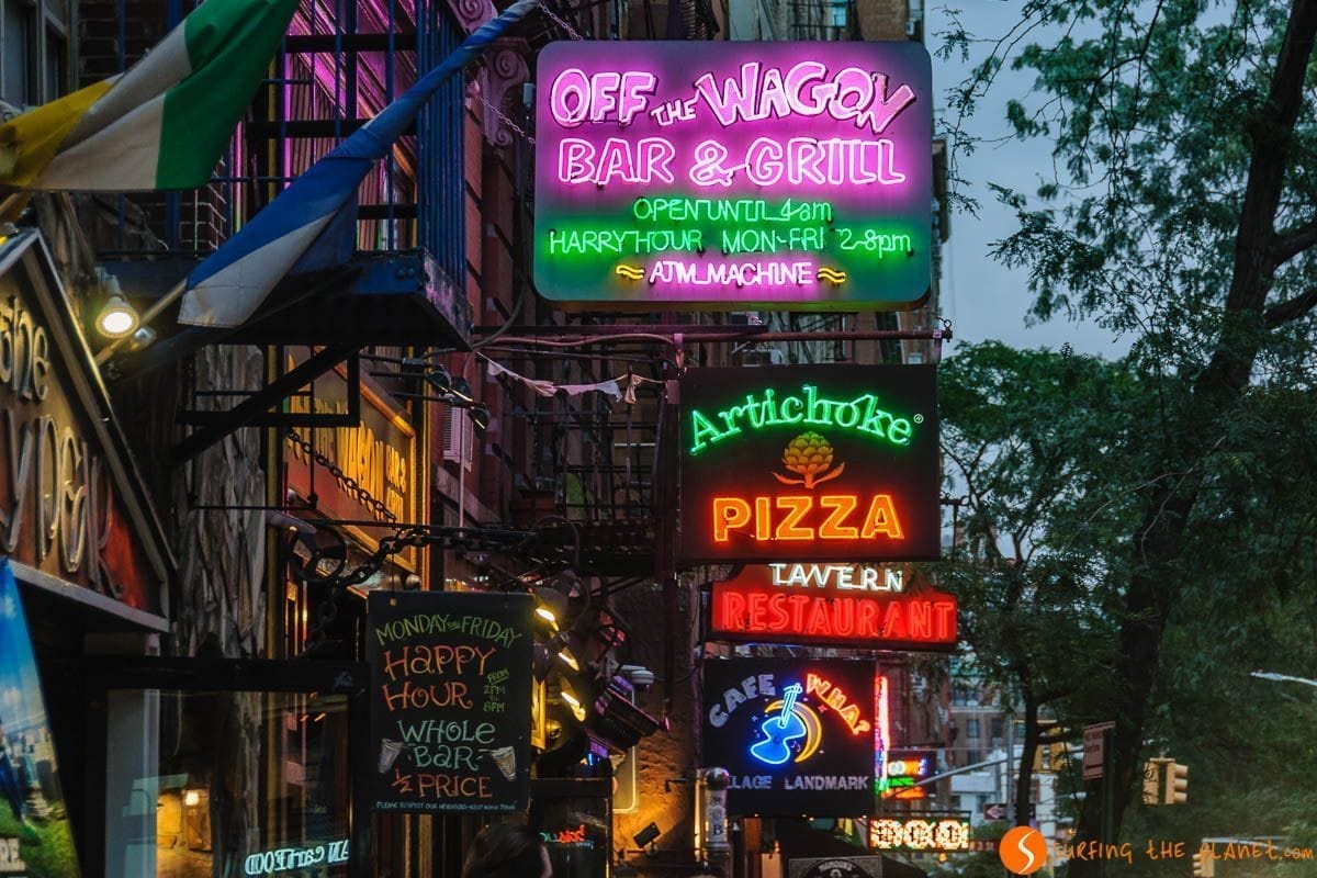 Letreros, West Village, Nueva York, Estados Unidos Letreros, West Village, Nueva York, Estados Unidos