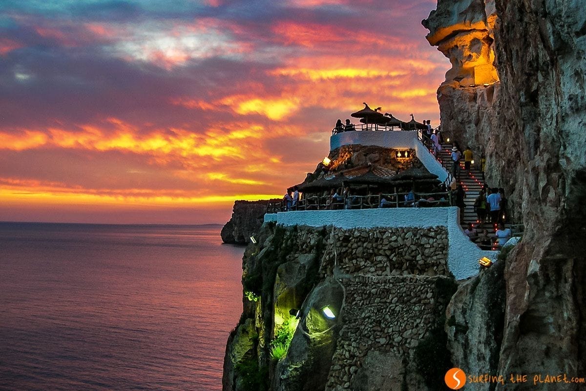 Atardecer en Cova d'en Xoroi, Menorca, España | Que ver en Menorca en 7 días Atardecer en Cova d'en Xoroi, Menorca, España | Que ver en Menorca en 7 días